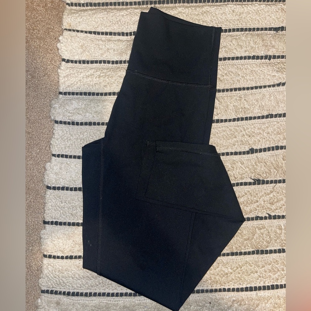Aerie Offline High Rise 7/8 Black Super Stretchy and Very Smoothing Material.